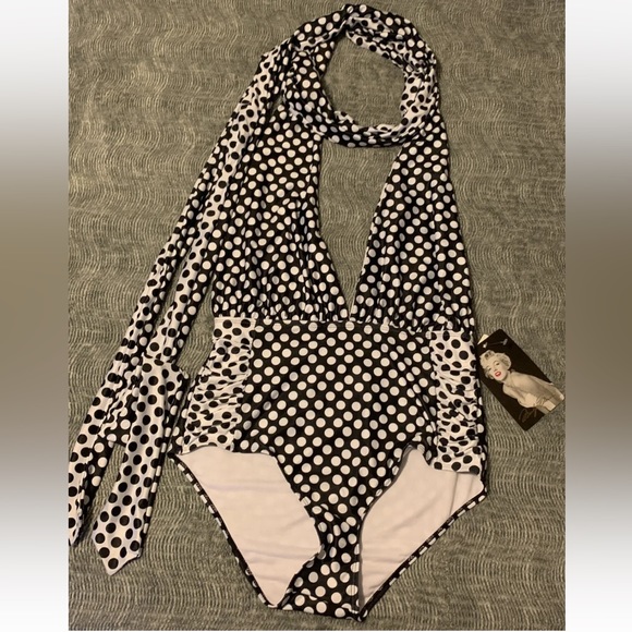 NWT Marilyn Monroe
Convertible One-Piece
Swimwear Size XL Black /White
Polka Dot - Picture 7 of 9